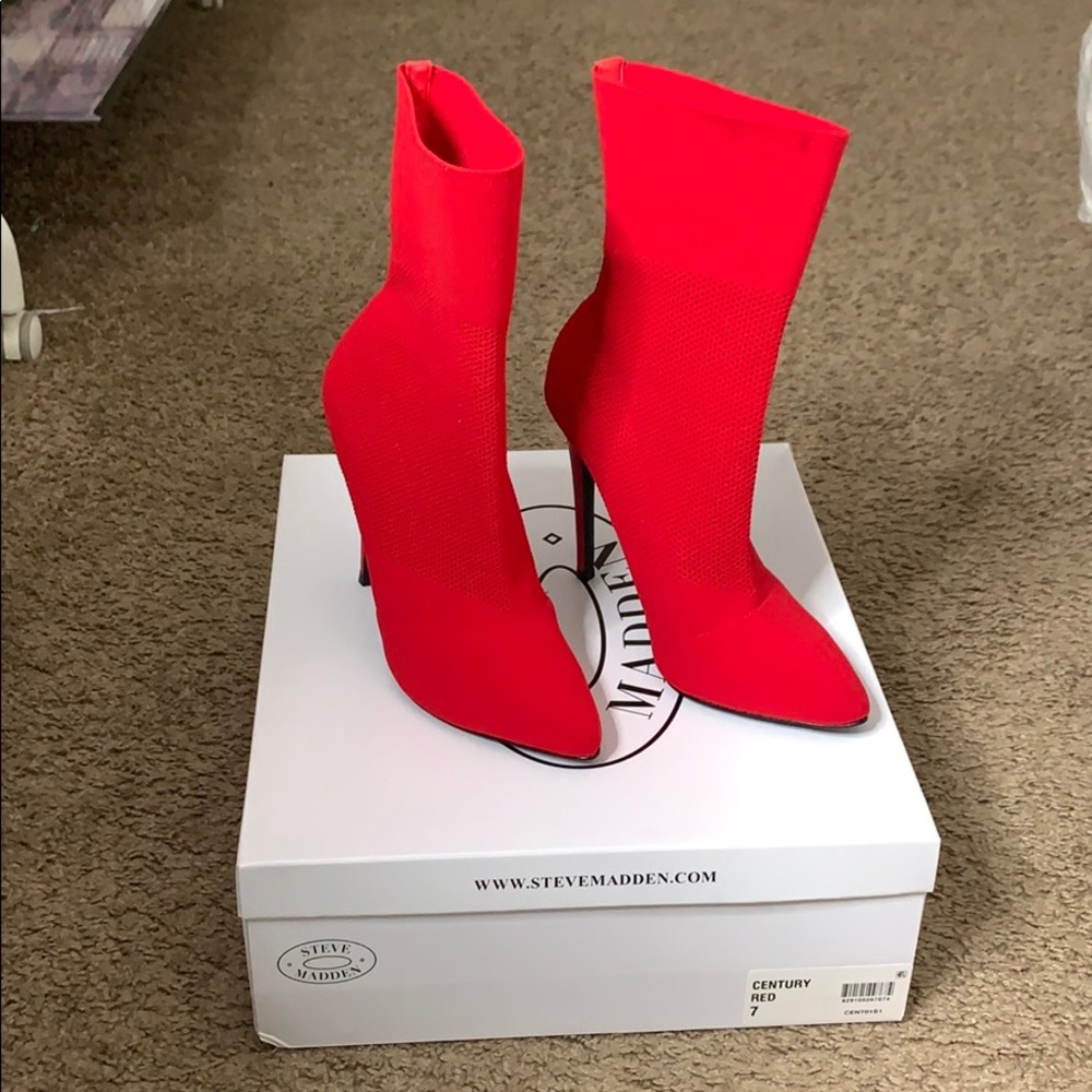 STEVE MADDEN RED CENTURY BOOTIES BOOTS